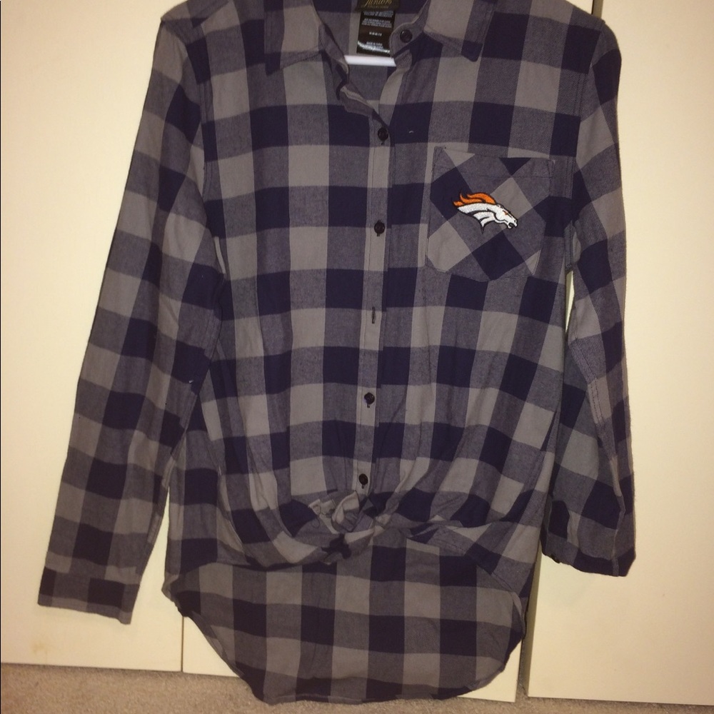 Denver Broncos cropped button up